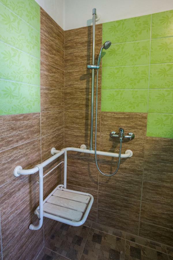 Camere De Inchiriat Hatuica エクステリア 写真